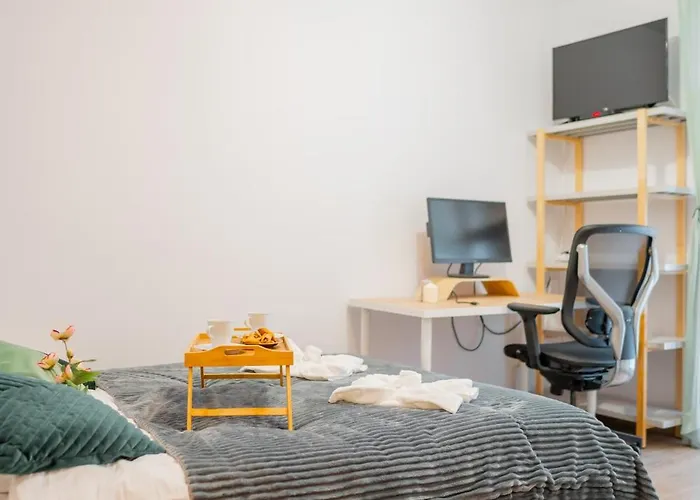 Apartamento Huculska - Balcony, Workspace - By Rentujemy Cracóvia